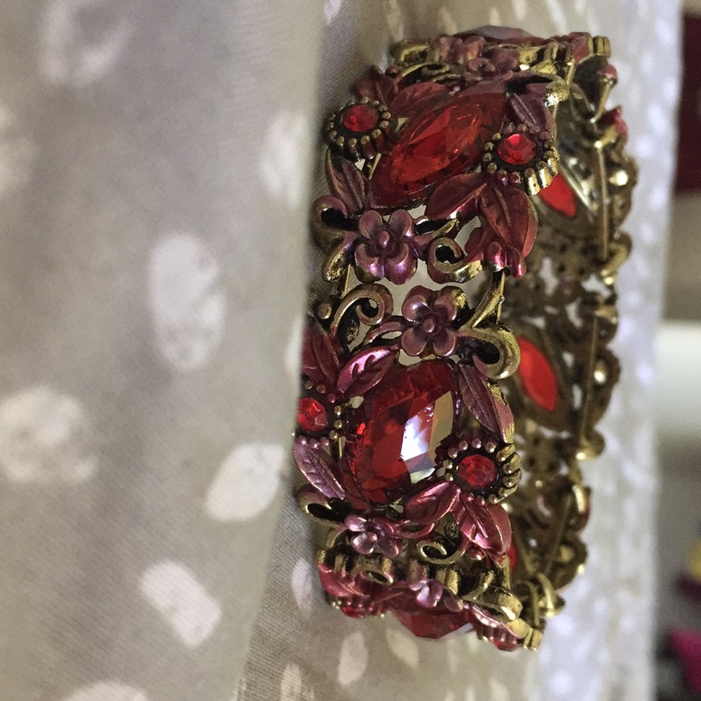 Beautiful bracelet. Never been worn.
